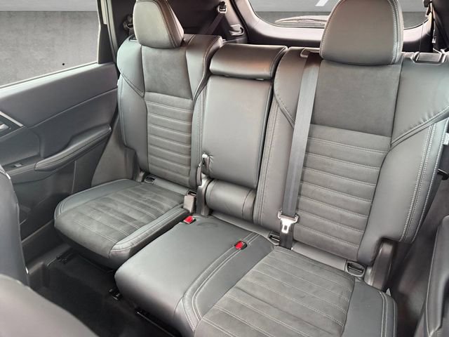 Used 2023 Mitsubishi Outlander SE Black Edition FWD image 22