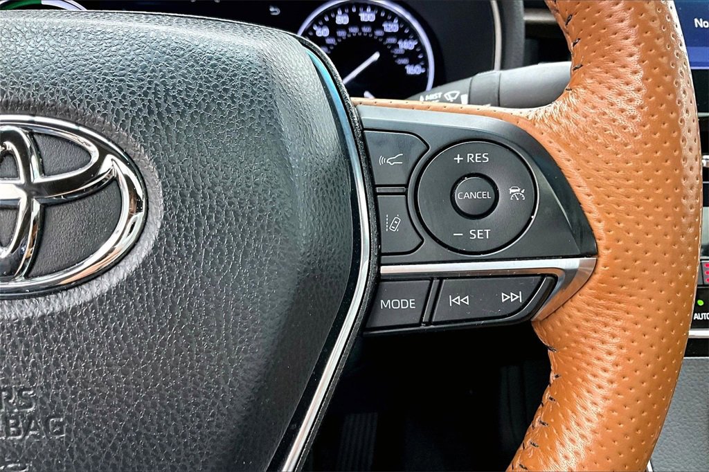 Used 2022 Toyota Avalon Limited image 19
