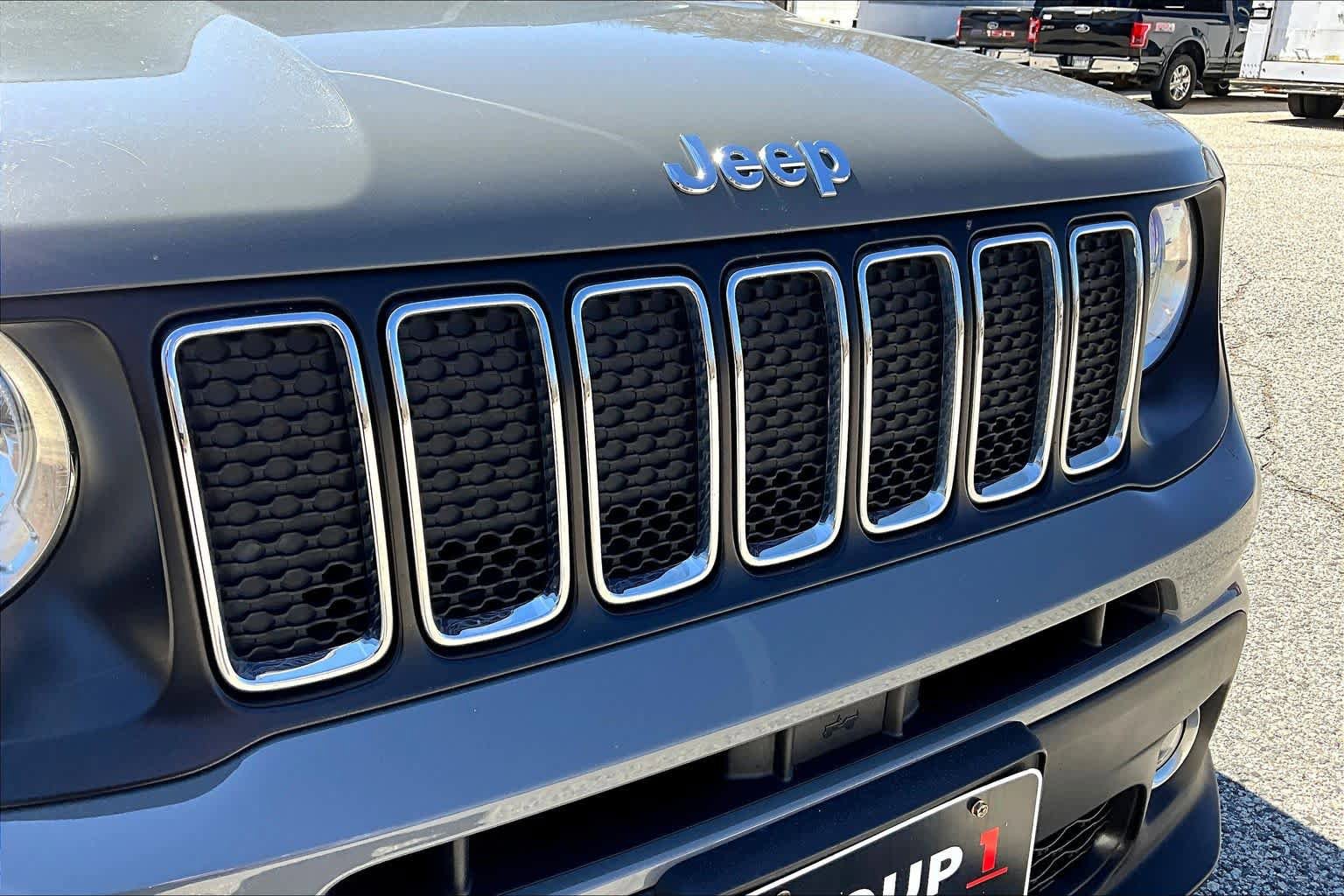 Used 2020 Jeep Renegade Latitude w/ Cold Weather Group AWD/4WD image 32
