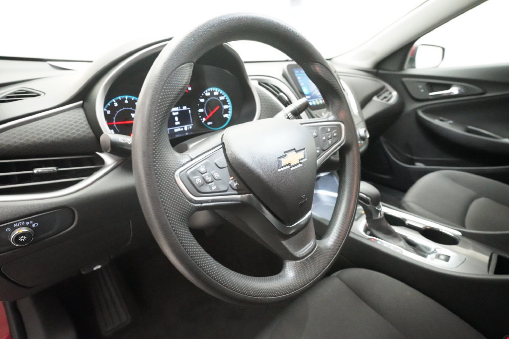 Used 2025 Chevrolet Malibu LT FWD image 8