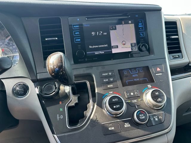 Used 2017 Toyota Sienna XLE Premium AWD/4WD image 19