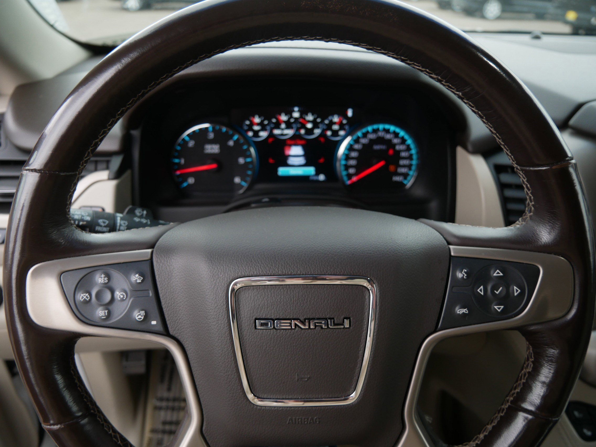 Used 2018 GMC Yukon Denali w/ Enhanced Security Package image 25