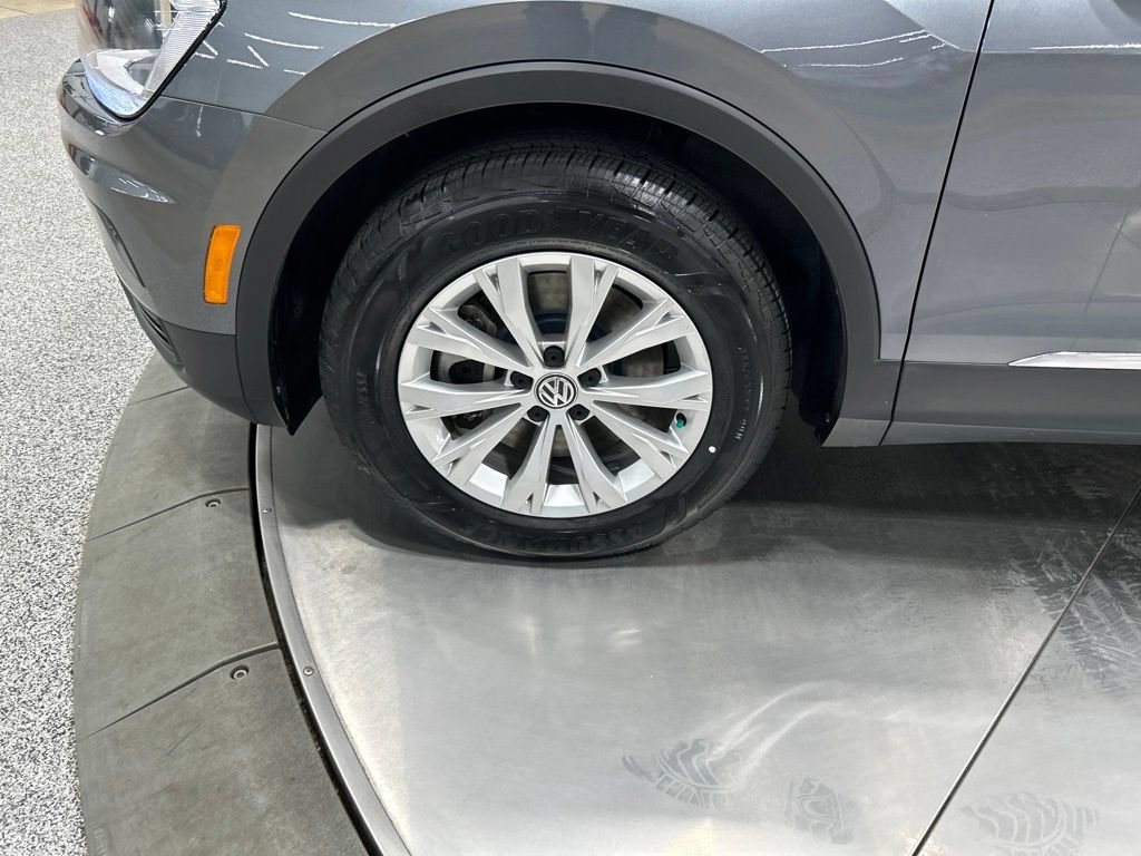 Used 2018 Volkswagen Tiguan SE w/ Panoramic Sunroof Package FWD image 31