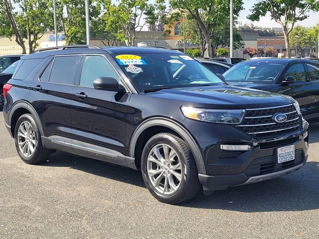 Certified 2022 Ford Explorer XLT w/ Equipment Group 202A RWD image 3