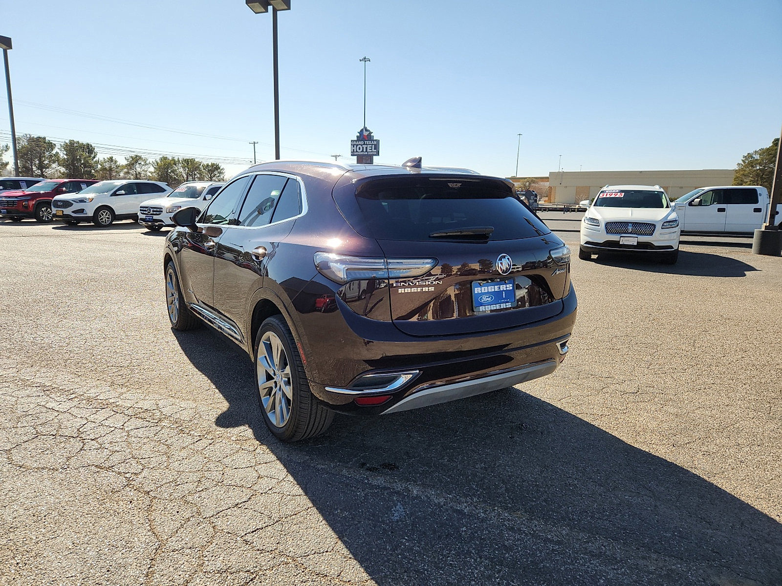 Used 2022 Buick Envision Avenir w/ Technology Package II image 3