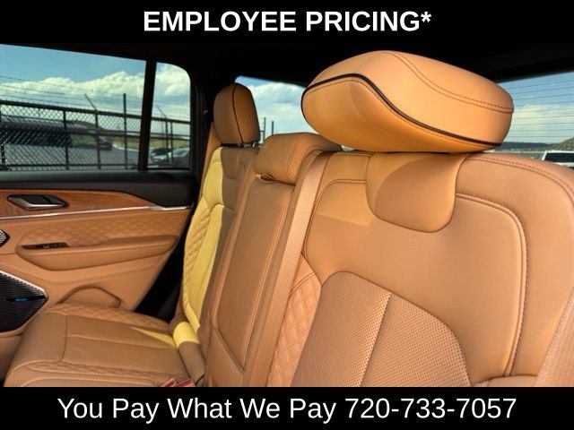 Used 2023 Jeep Grand Cherokee Summit AWD/4WD image 17