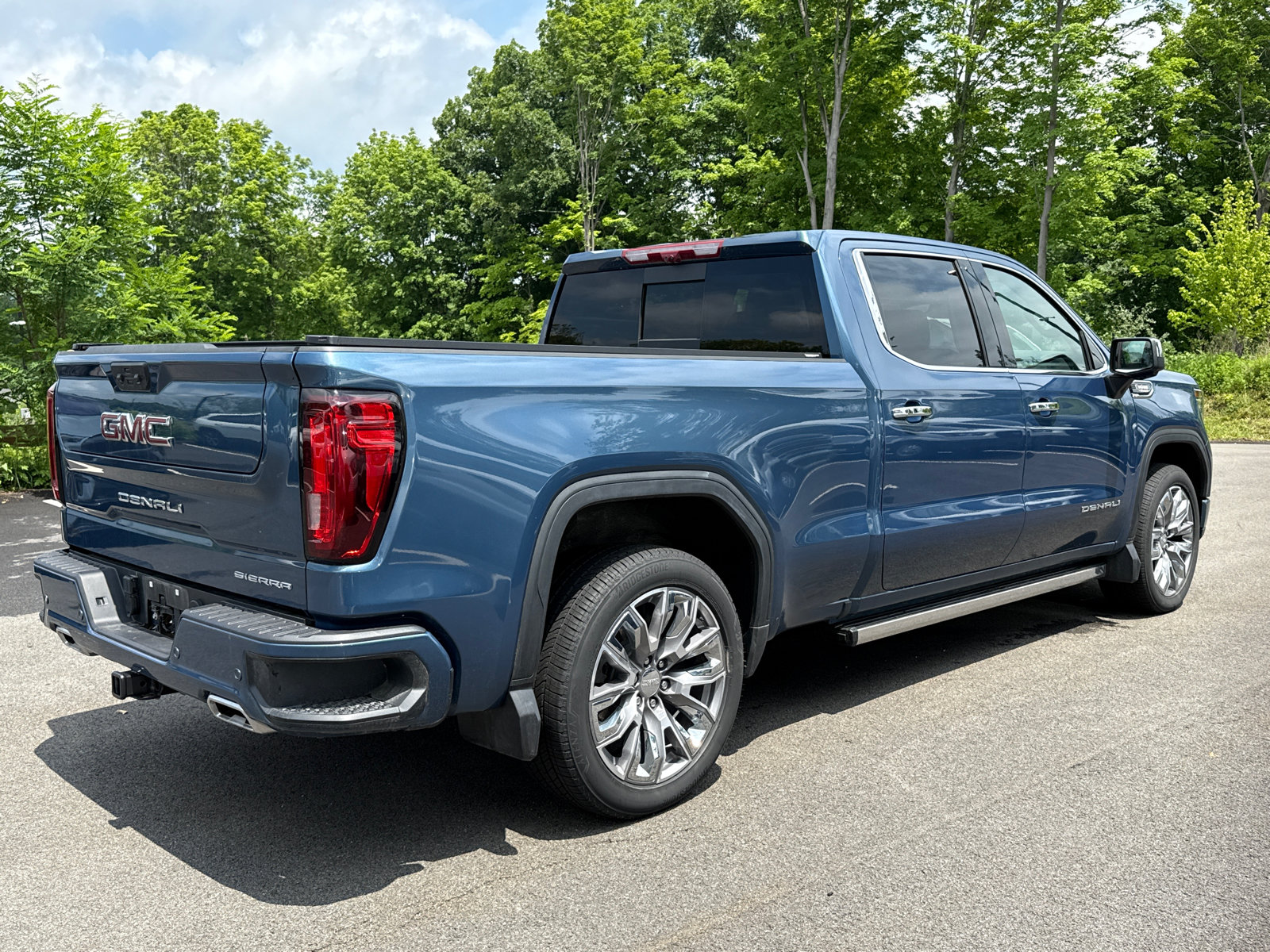 Used 2025 GMC Sierra 1500 Denali w/ Denali Reserve Package AWD/4WD image 4