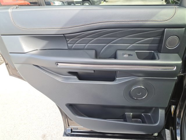 Certified 2022 Ford Expedition Platinum image 16