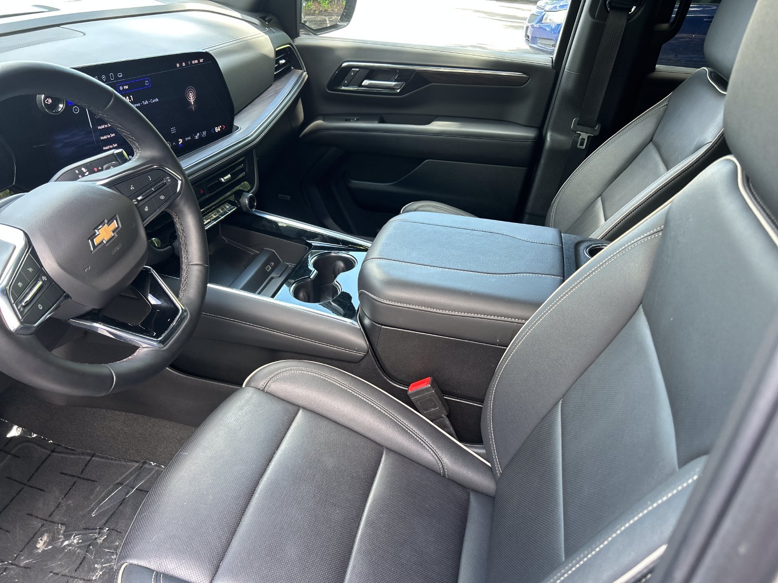 Used 2025 Chevrolet Suburban Premier RWD image 11