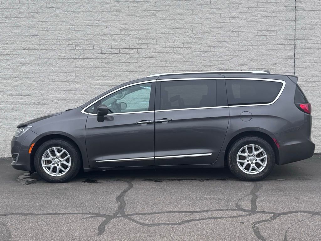 Used 2020 Chrysler Pacifica Touring-L image 4