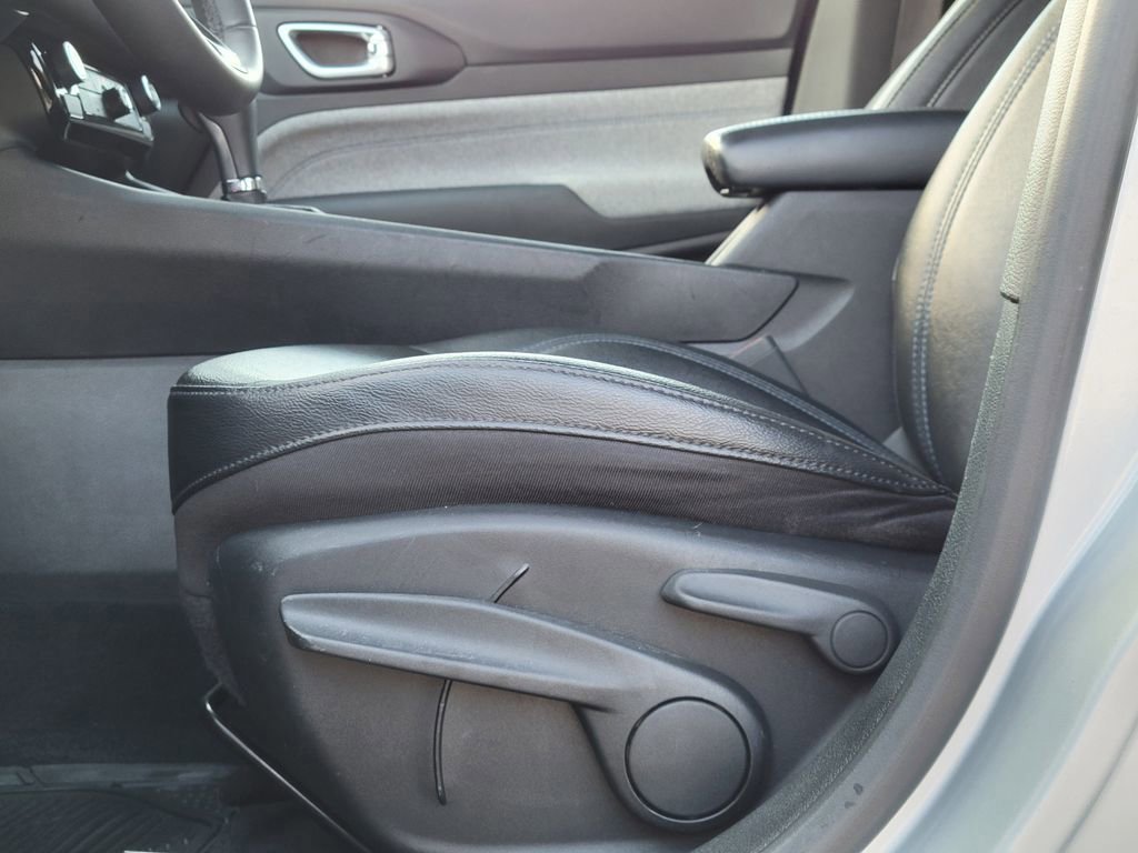 Used 2024 Jeep Compass Latitude image 22