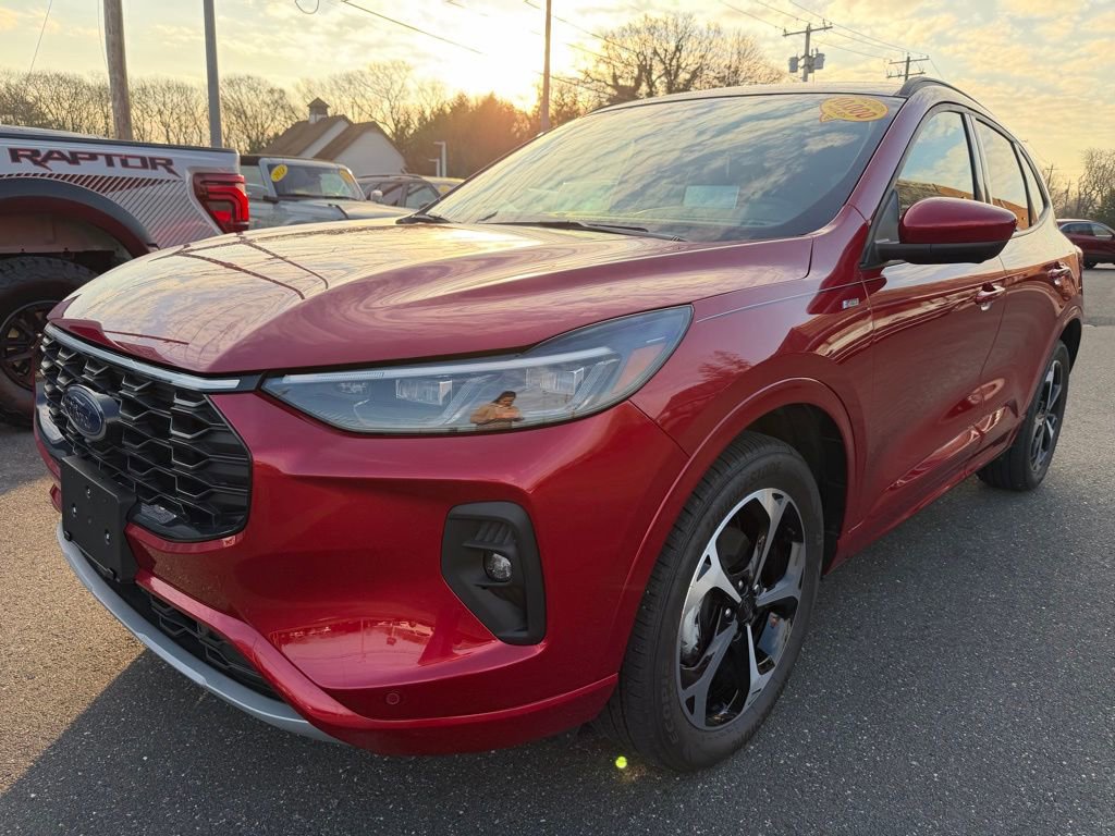 Certified 2025 Ford Escape ST-Line Elite w/ Premium Technology Package image 4