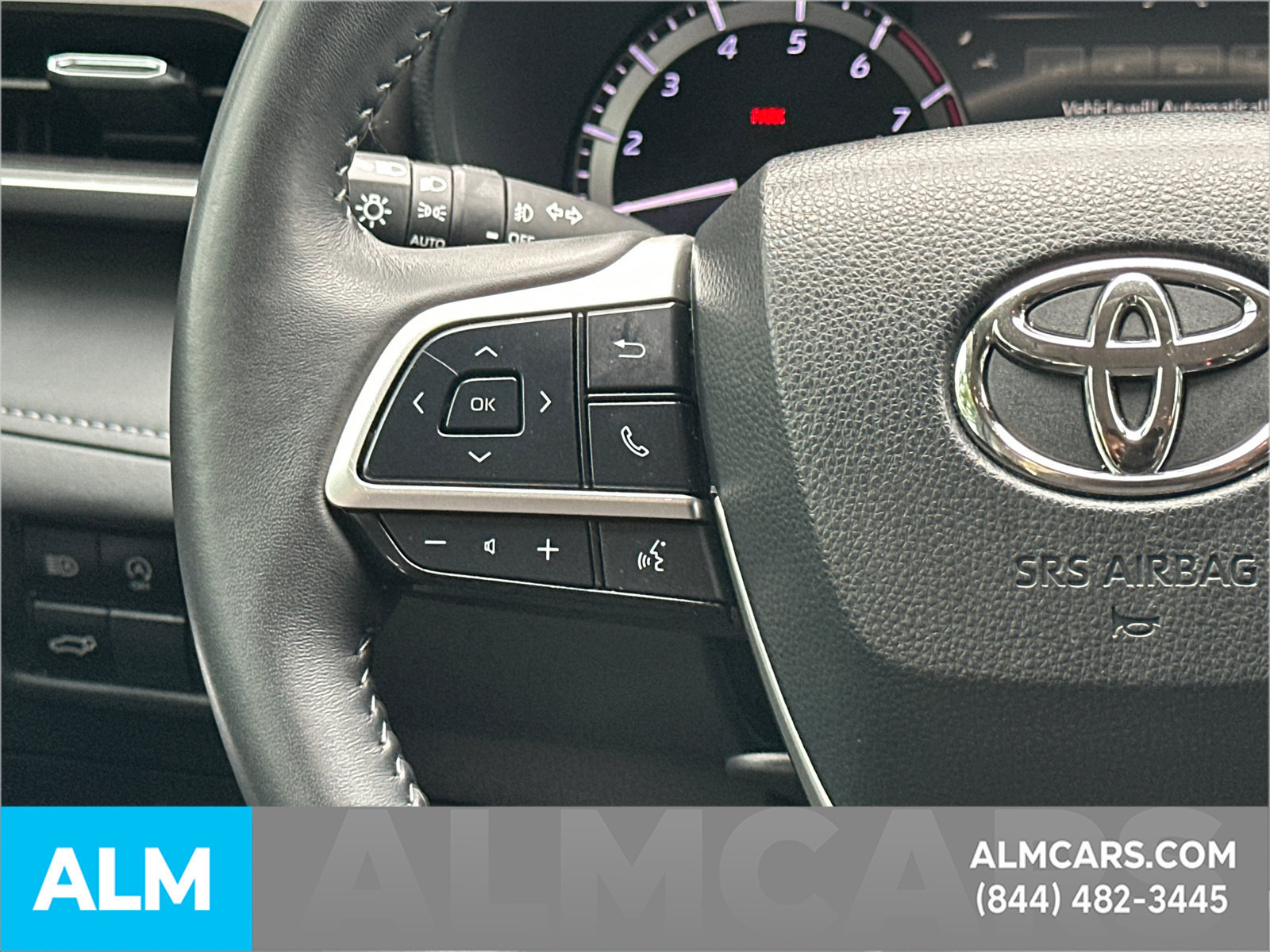 Used 2024 Toyota Highlander LE AWD/4WD image 29