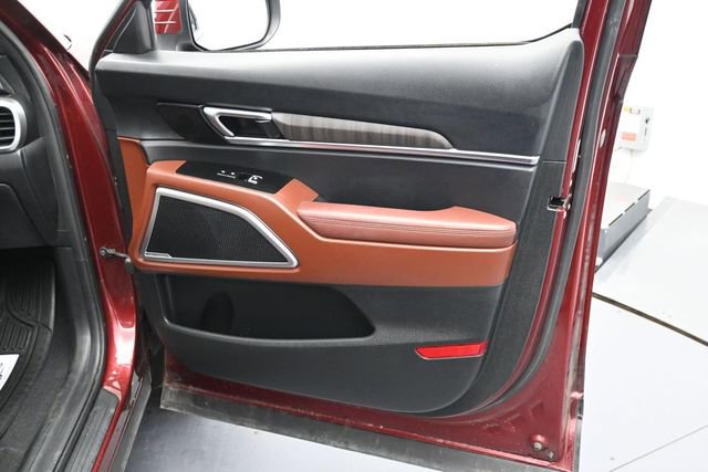 Used 2023 Kia Telluride EX w/ EX Captain's Chair Package FWD image 30