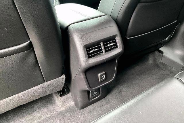 Used 2024 GMC Terrain SLT AWD/4WD image 31