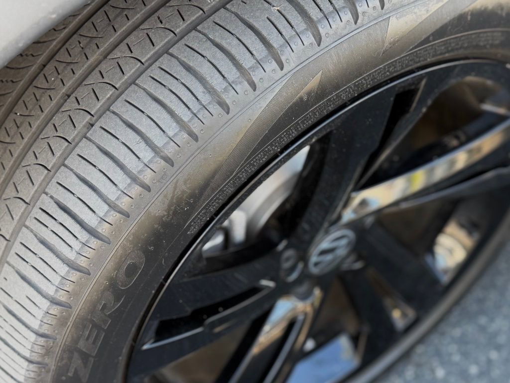 Used 2023 Volkswagen Tiguan SE R-Line image 12