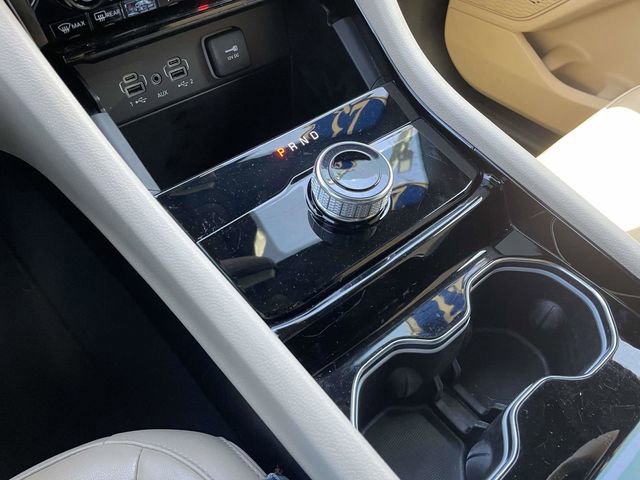 Used 2023 Jeep Grand Cherokee Limited w/ Black Appearance Package image 16