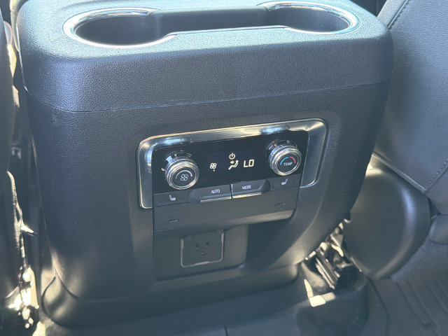Used 2025 GMC Yukon AT4 w/ AT4 Premium Package AWD/4WD image 25