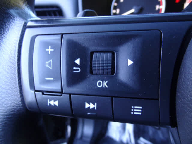 Used 2023 Nissan Rogue S AWD/4WD image 15