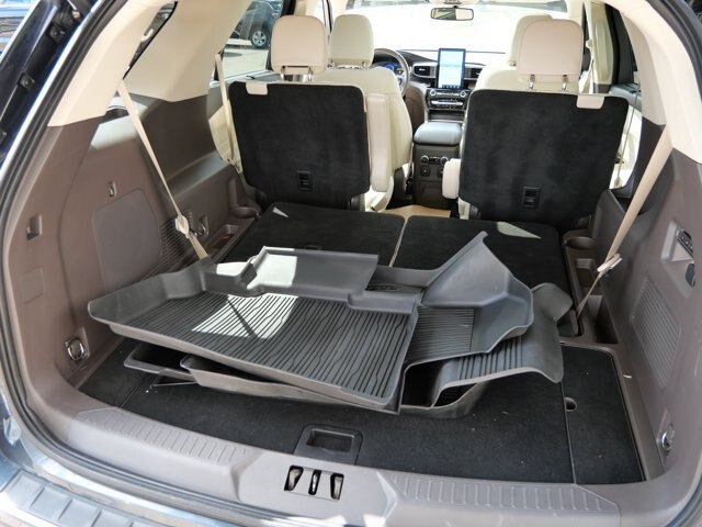 Certified 2022 Ford Explorer Platinum w/ Equipment Group 601A AWD/4WD image 9