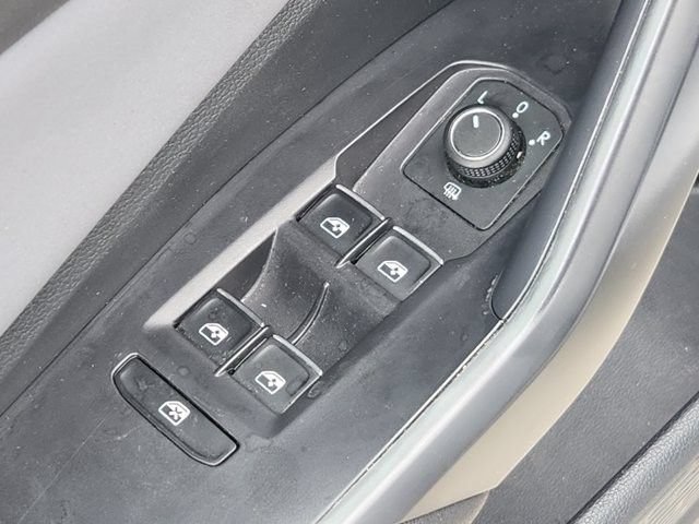 Used 2025 Volkswagen Jetta SE FWD image 22
