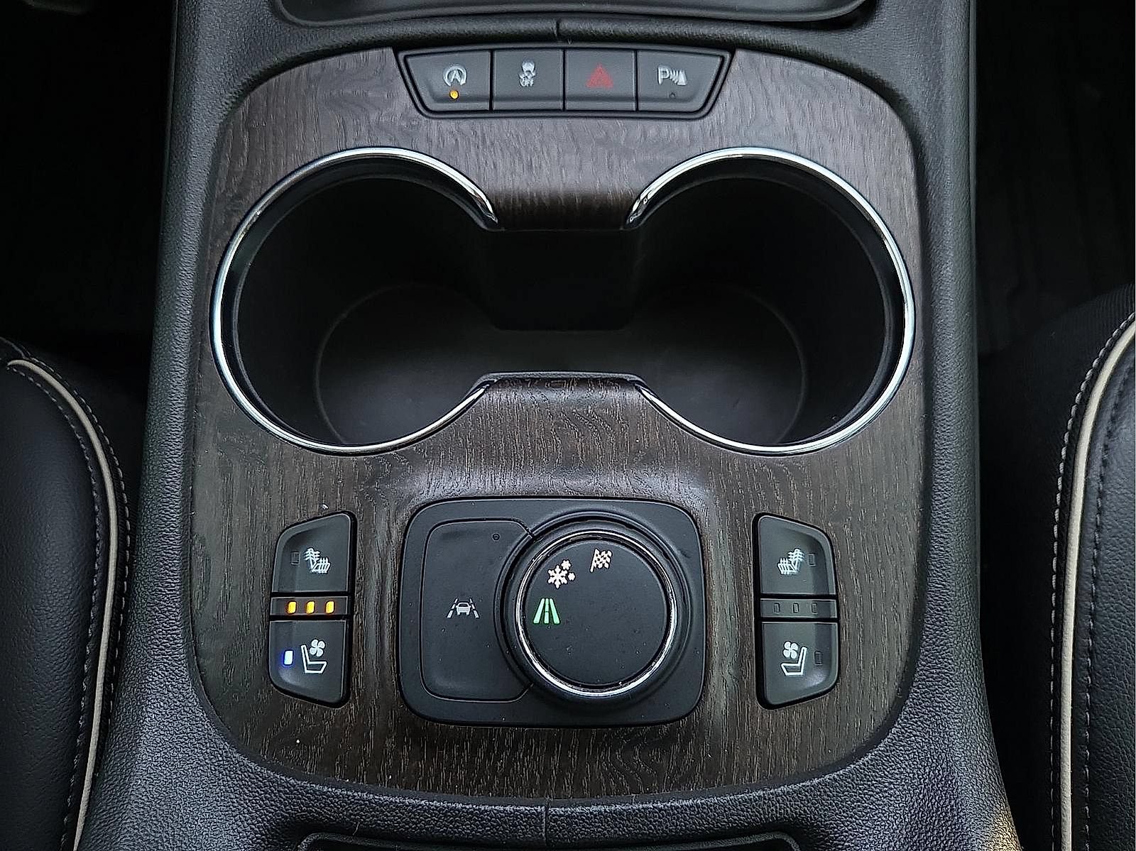 Used 2023 GMC Acadia Denali FWD image 19