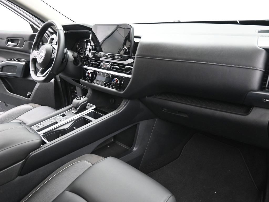 Used 2025 Nissan Pathfinder SL image 27