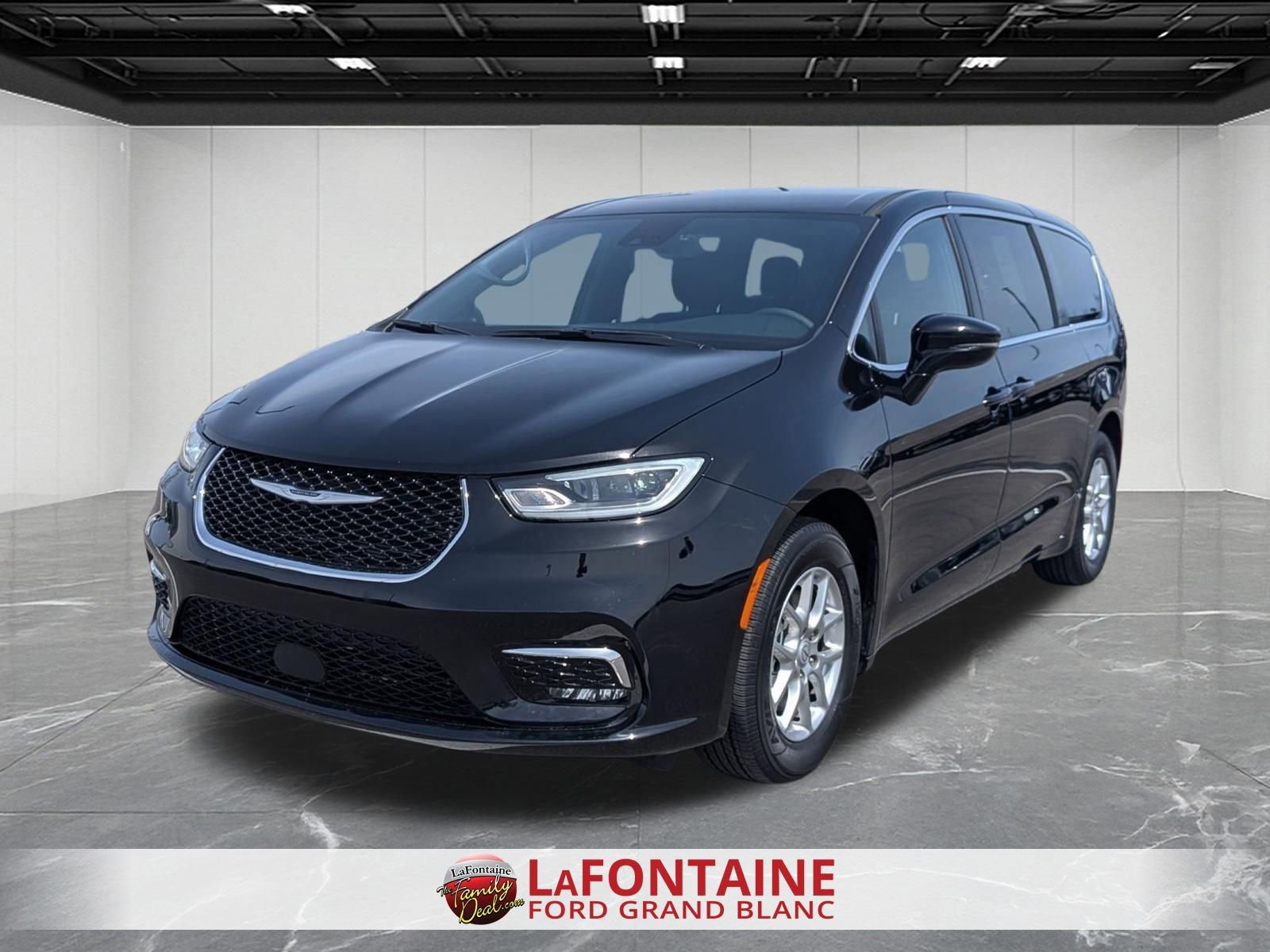 Used 2025 Chrysler Pacifica Select
