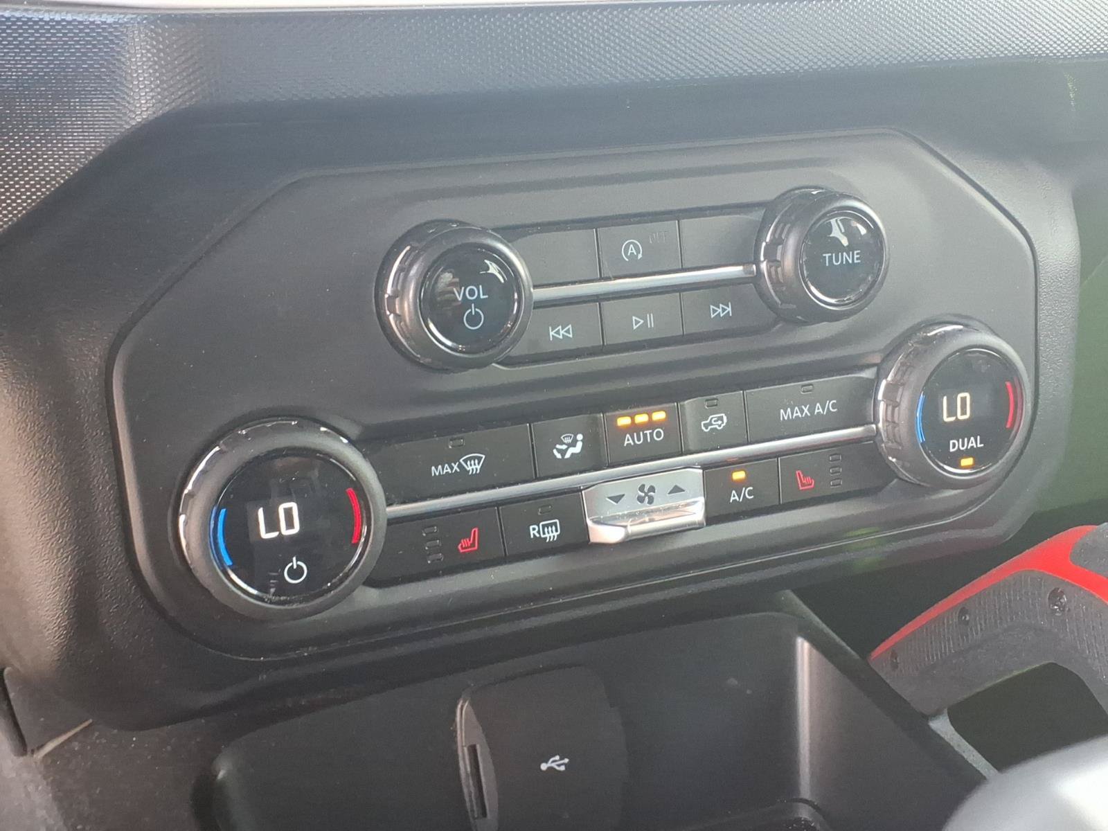 Certified 2024 Ford Bronco Heritage Edition AWD/4WD image 9