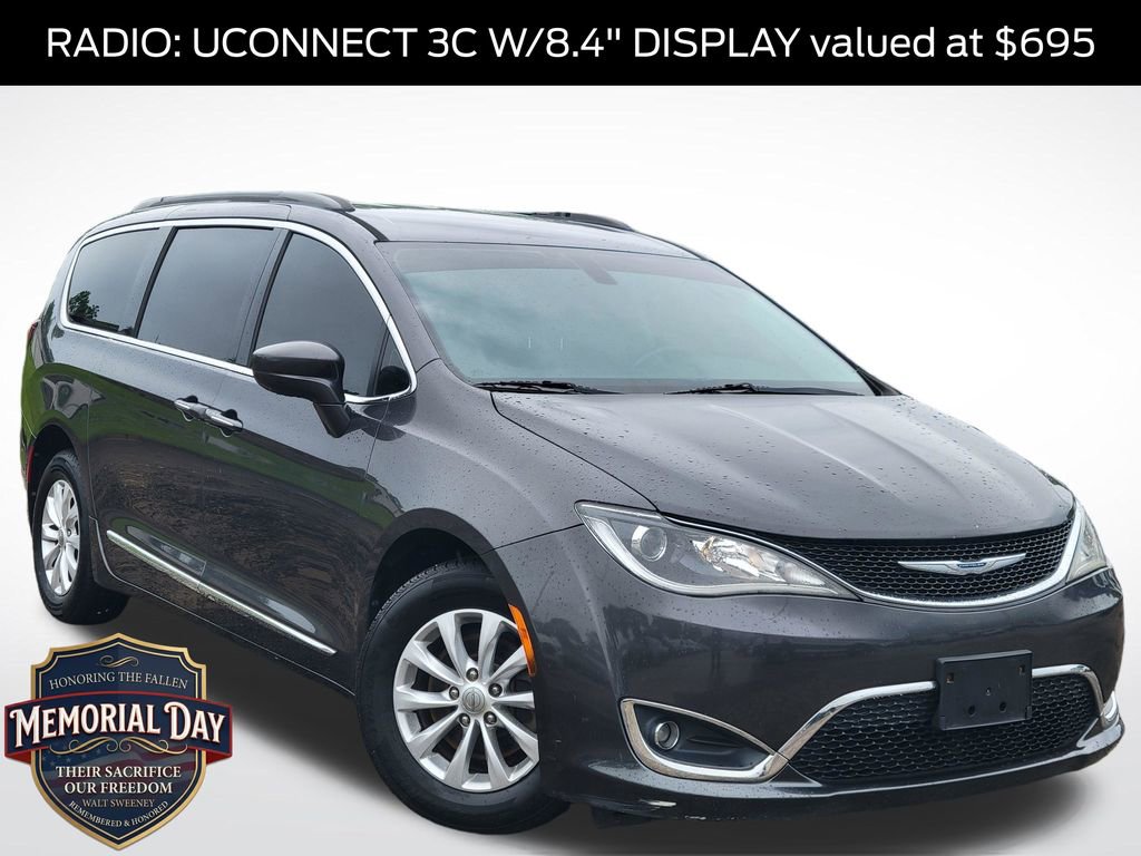 Used 2017 Chrysler Pacifica Touring-L FWD video 1