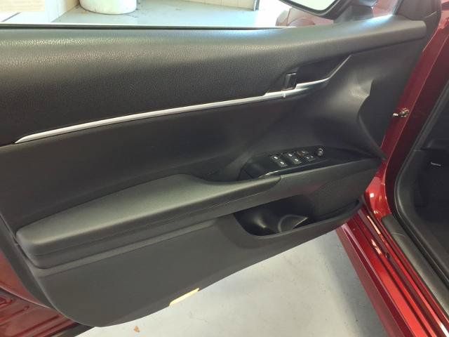 Used 2018 Toyota Camry SE FWD image 11