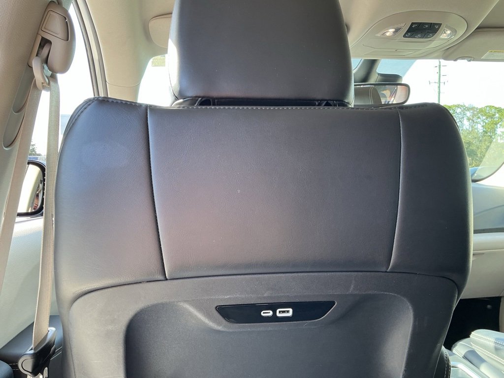 Used 2024 Chrysler Pacifica Touring-L image 30