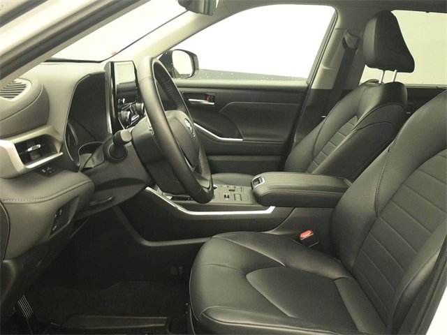 Used 2023 Toyota Highlander XLE image 12