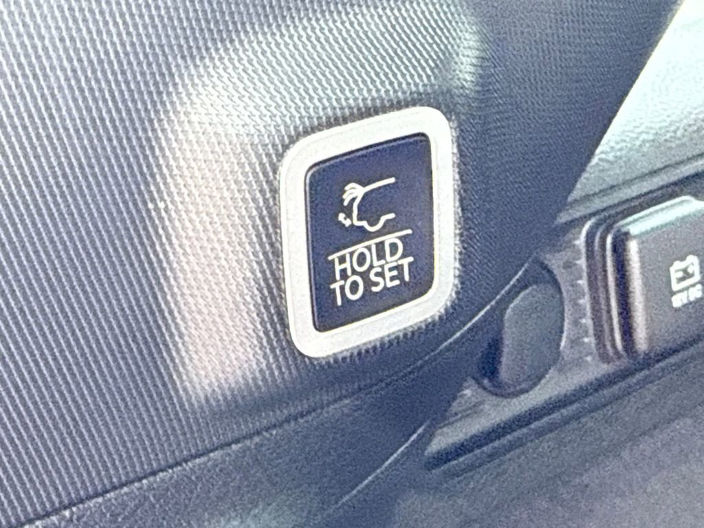 Used 2023 Jeep Grand Cherokee Overland w/ Luxury Tech Group IV RWD image 19