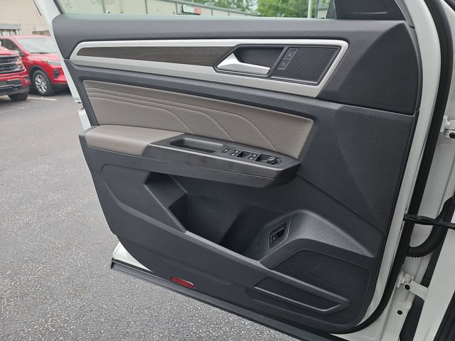 Used 2022 Volkswagen Atlas SE w/ Black Wheel Package FWD image 33