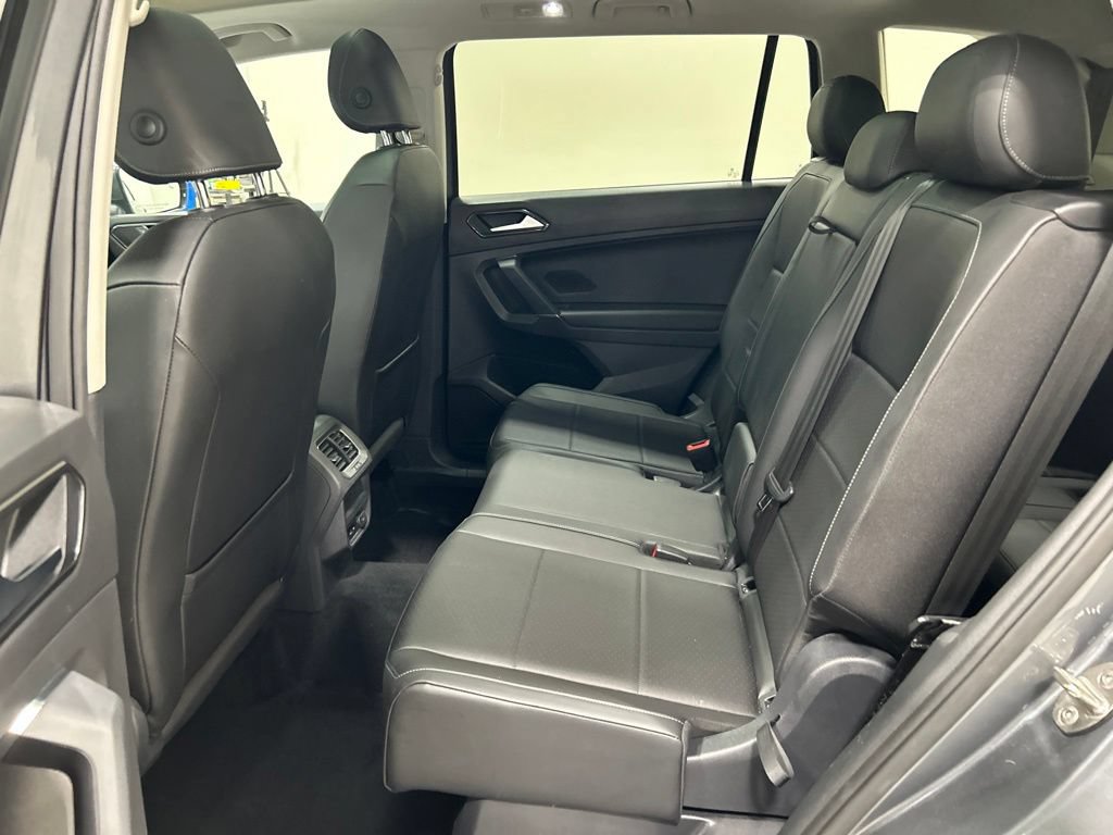 Used 2018 Volkswagen Tiguan SE w/ Panoramic Sunroof Package FWD image 27