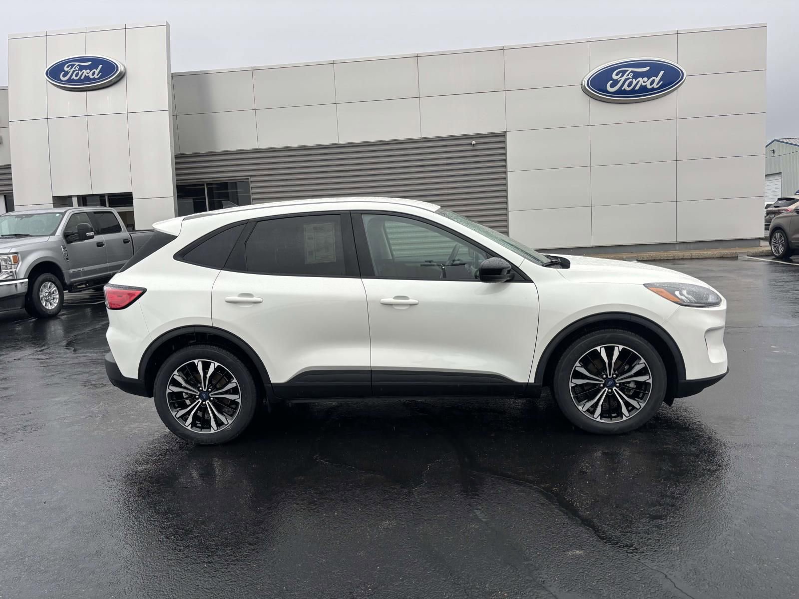 Certified 2021 Ford Escape SE w/ SE Sport Appearance Package image 10