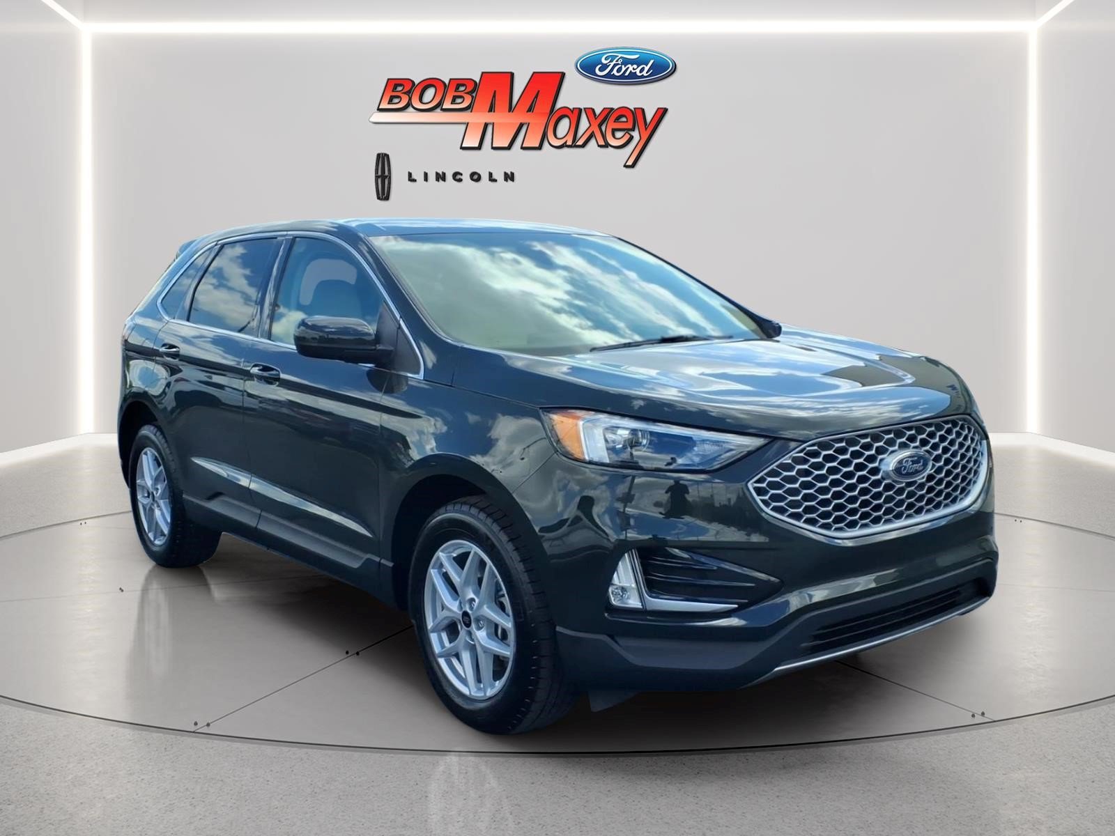 Certified 2024 Ford Edge SEL w/ Convenience Package AWD/4WD image 3