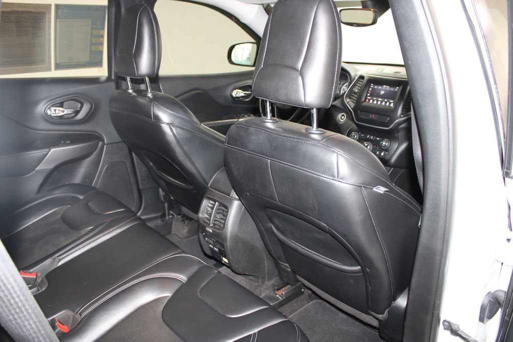 Used 2019 Jeep Cherokee Latitude Plus w/ Comfort/Convenience Group image 30