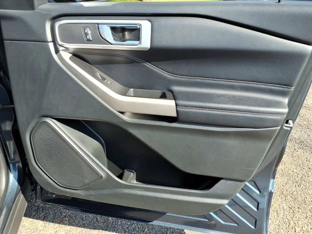 Certified 2022 Ford Explorer XLT w/ Equipment Group 202A AWD/4WD image 9