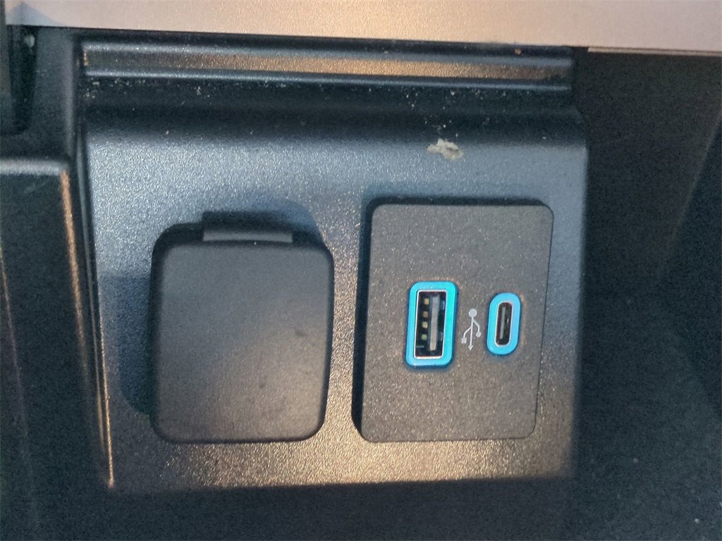 Certified 2022 Ford Explorer XLT w/ Class IV Trailer Tow Package image 21