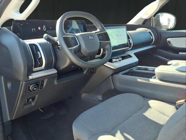 Certified 2025 Ford Expedition Active image 21