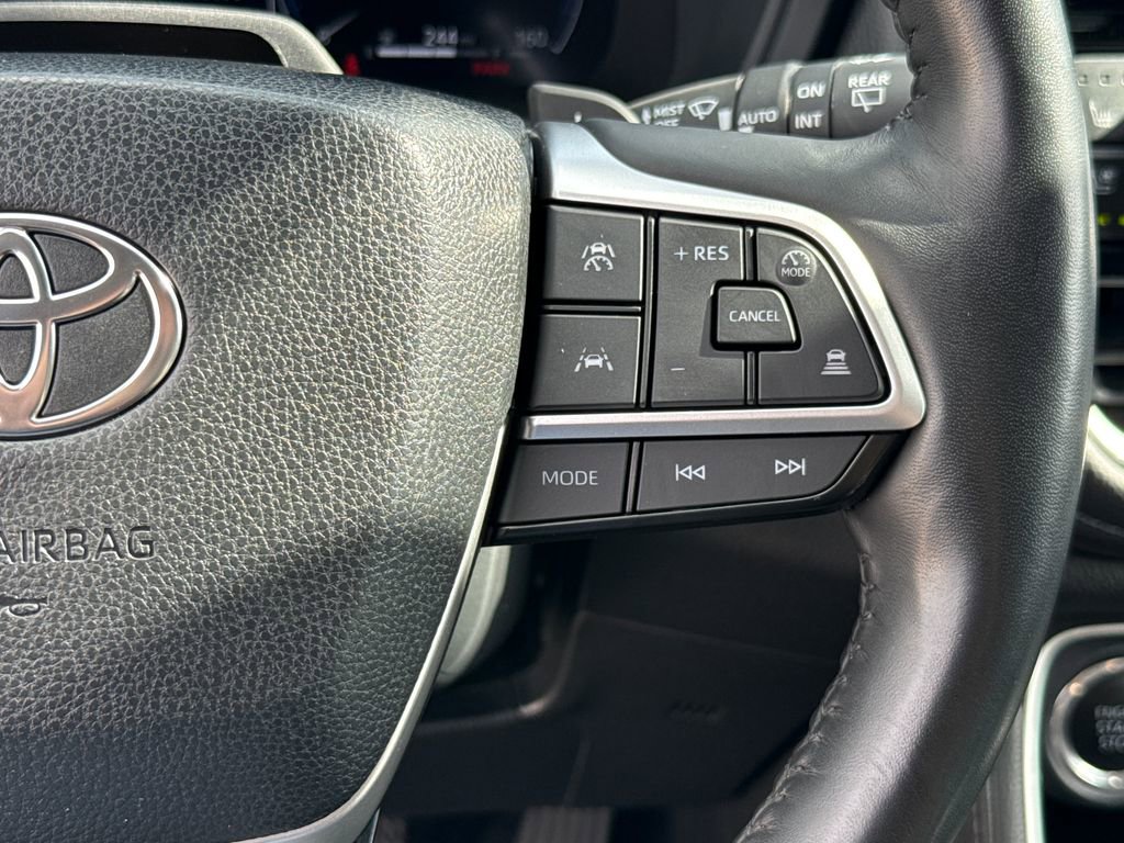 Used 2024 Toyota Grand Highlander AWD image 18