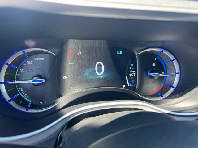 Used 2024 Chrysler Pacifica Limited FWD image 12