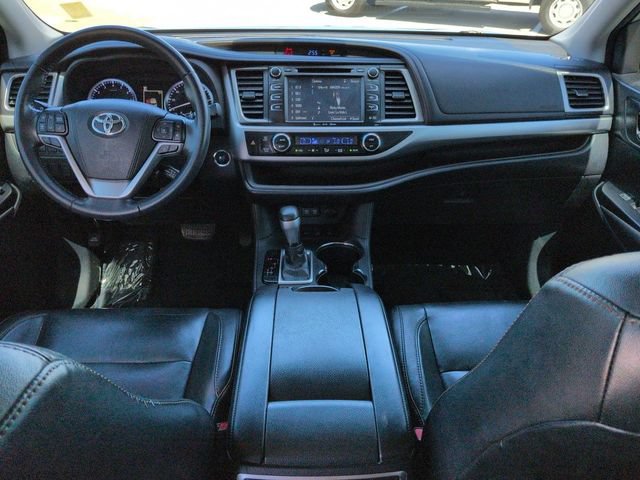 Used 2018 Toyota Highlander XLE AWD/4WD image 15