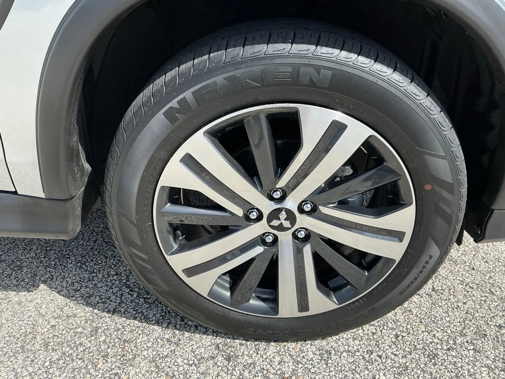 Used 2025 Mitsubishi Outlander Sport ES AWD/4WD image 19