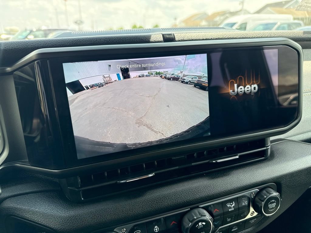 Used 2024 Jeep Wrangler Unlimited AWD/4WD image 22