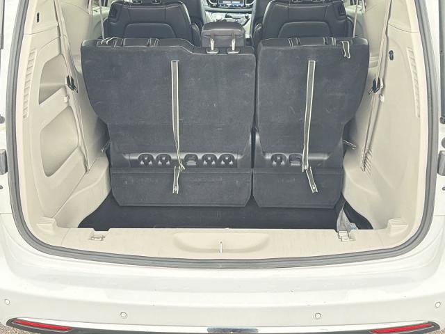 Used 2024 Chrysler Pacifica Touring-L FWD image 33