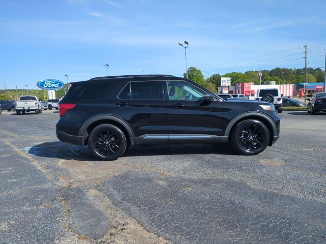 Certified 2022 Ford Explorer XLT w/ Equipment Group 202A AWD/4WD image 3