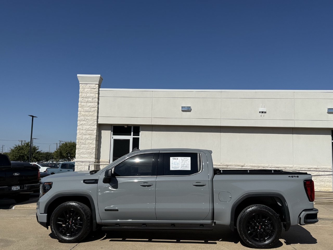 Used 2024 GMC Sierra 1500 Elevation AWD/4WD image 3
